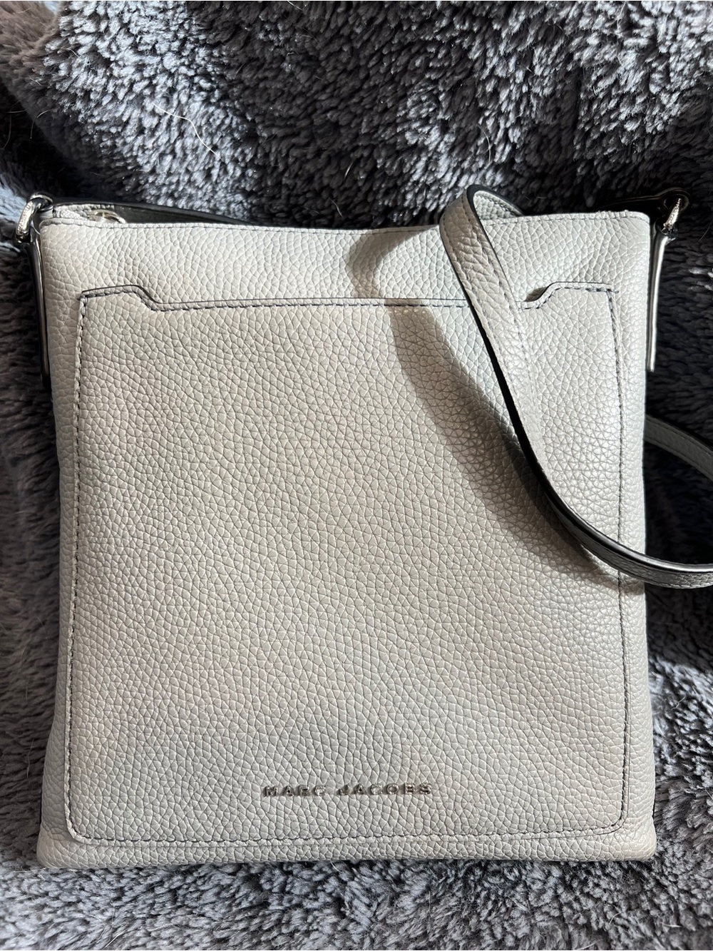 Marc Jacobs Storm Gray Pebbled Zip Crossbody Bag Adjustable Strap with Pockets